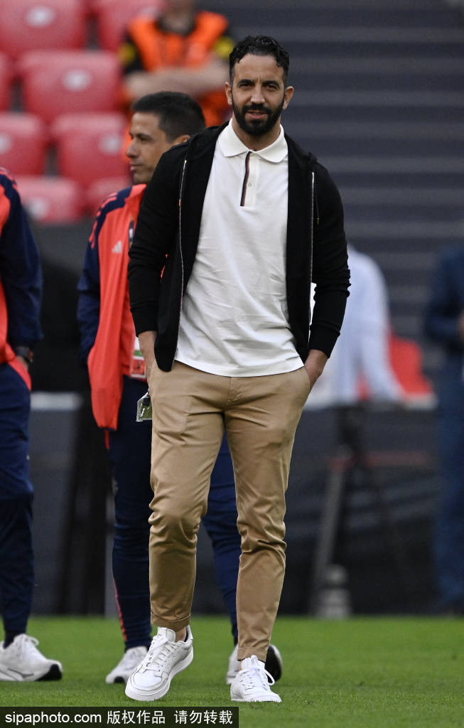 爆炸性回归!C罗重返曼联,滕哈赫的战术调整与更衣室秘密