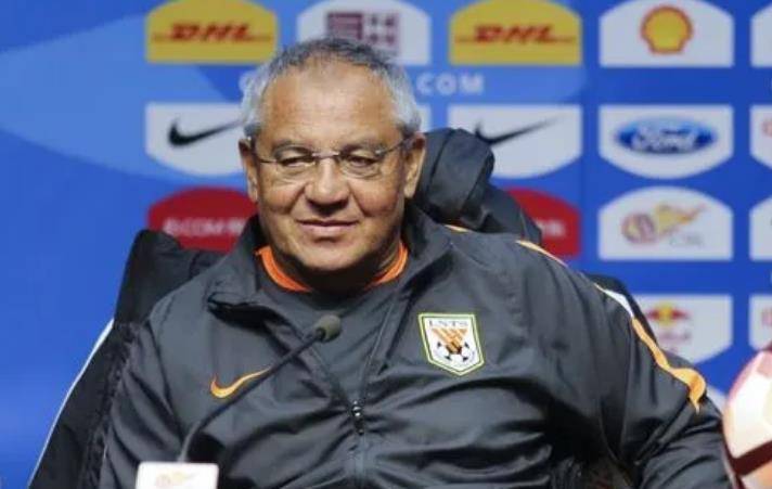 德甲大牌教练刚二进宫跟山东队约,就为俱乐部搞定三笔重量级引援,鲁能球迷坐不住了