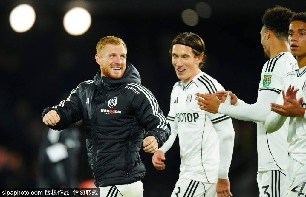 英格兰联赛杯第3轮:富勒姆1-0剑桥联
        
    英格兰联赛杯第3轮:富勒姆1-0剑桥联